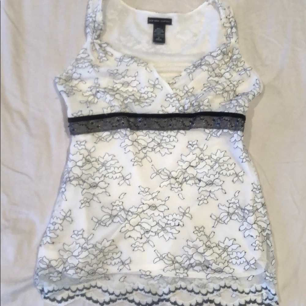 New York & Co sleeveless lacy top